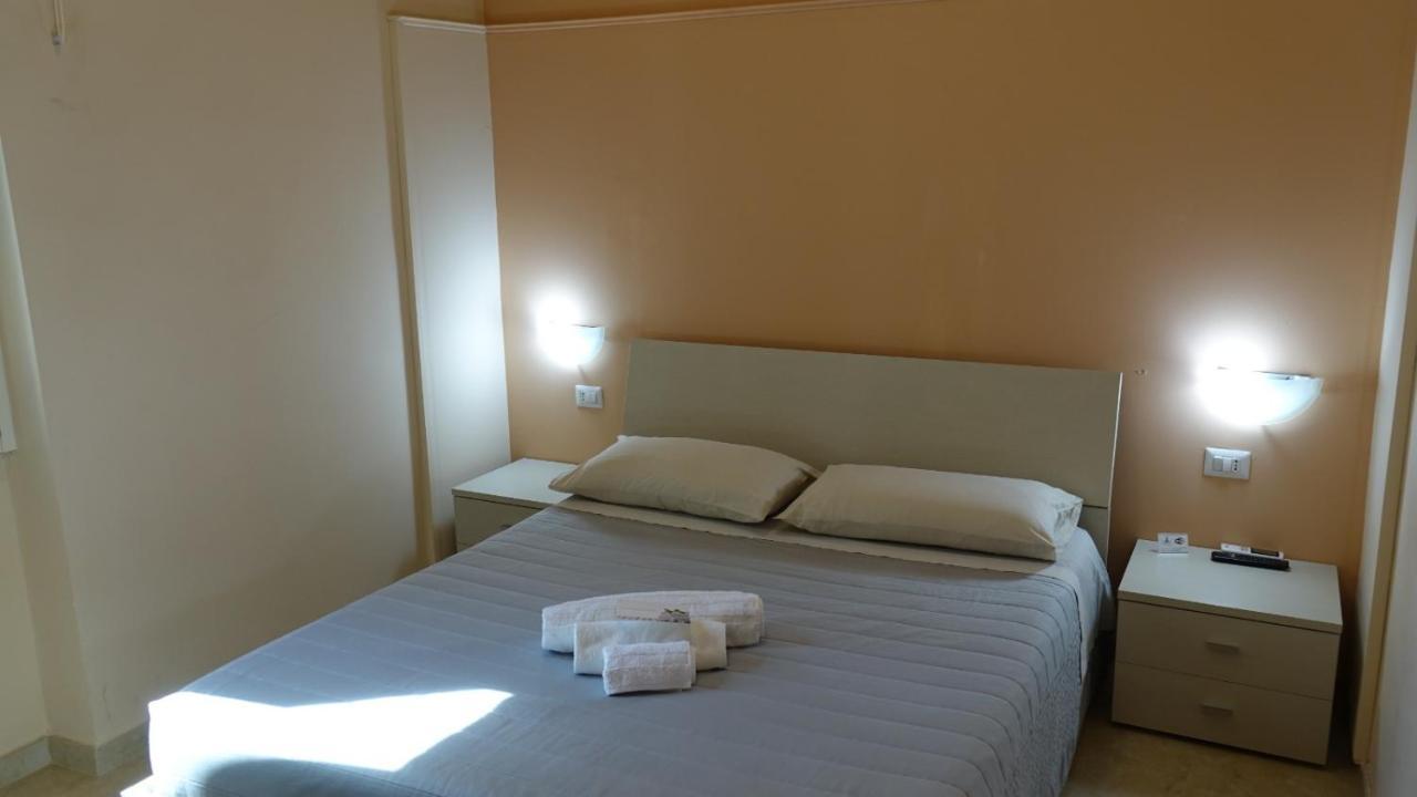 Cairoli Exclusive Rooms & Suite 브린디시 외부 사진