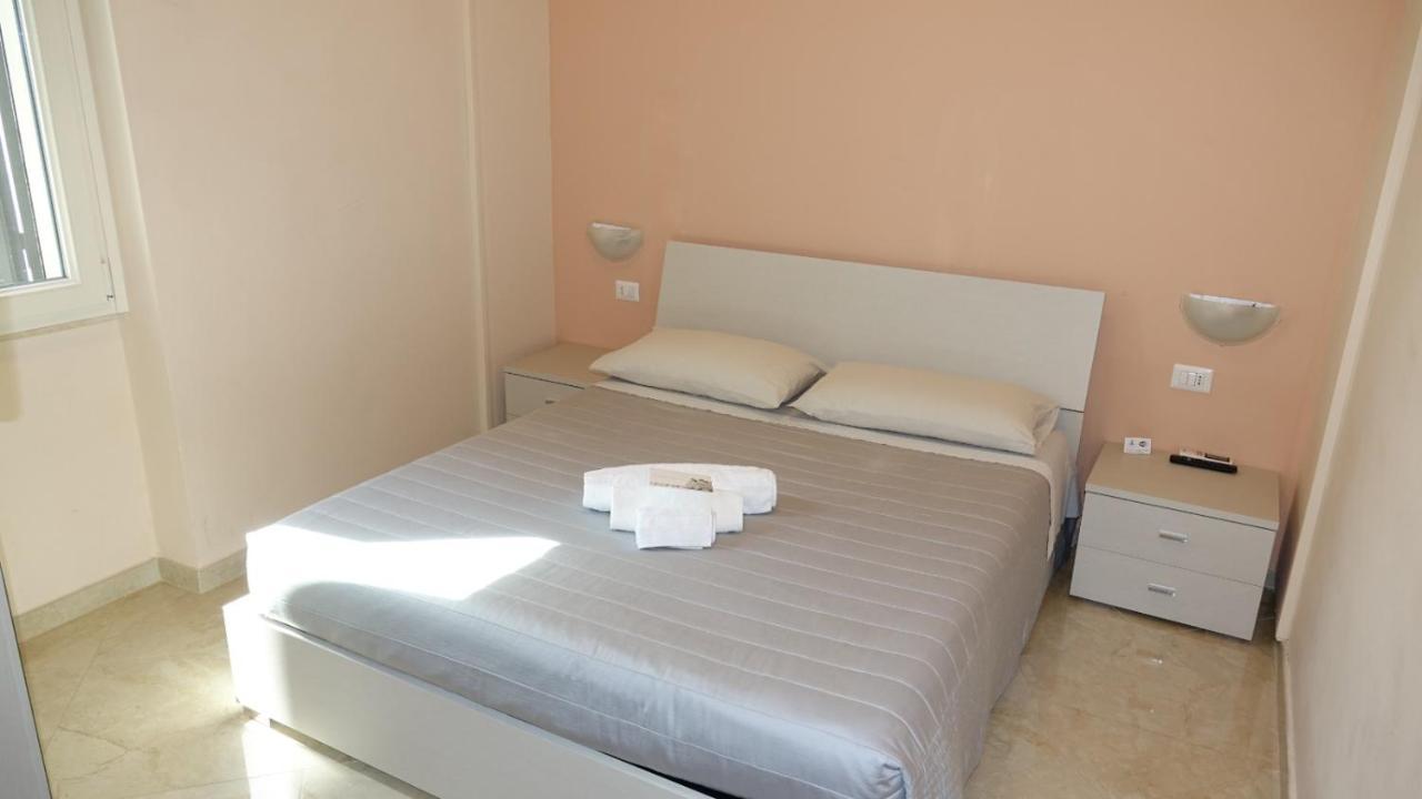 Cairoli Exclusive Rooms & Suite 브린디시 외부 사진