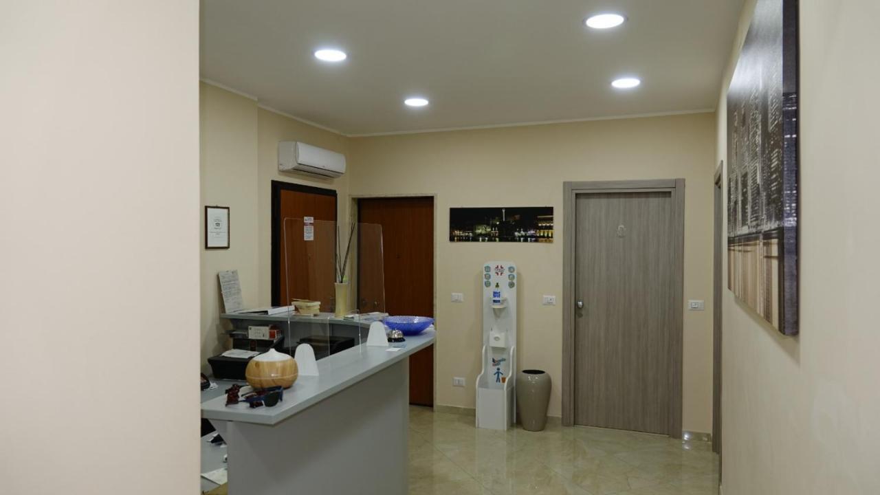 Cairoli Exclusive Rooms & Suite 브린디시 외부 사진