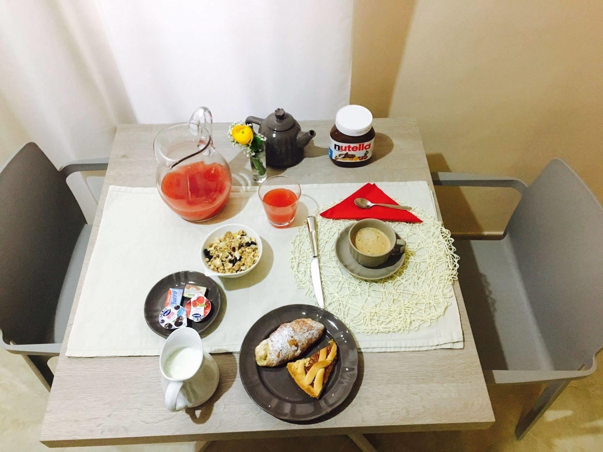 Cairoli Exclusive Rooms & Suite 브린디시 외부 사진