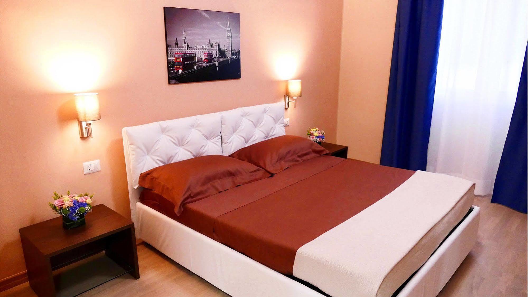 Cairoli Exclusive Rooms & Suite 브린디시 외부 사진