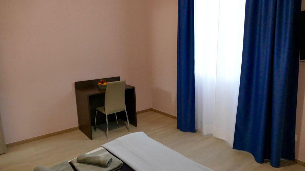 Cairoli Exclusive Rooms & Suite 브린디시 외부 사진