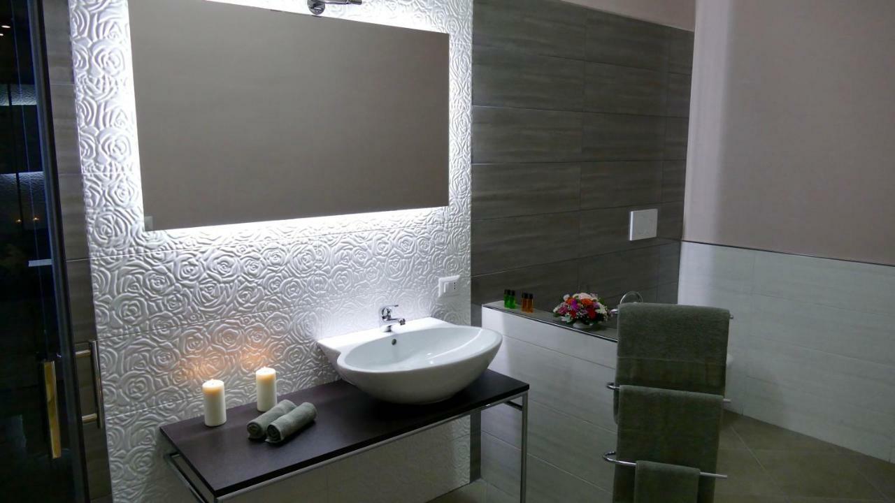 Cairoli Exclusive Rooms & Suite 브린디시 외부 사진