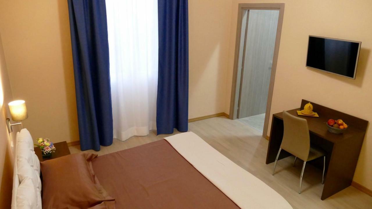 Cairoli Exclusive Rooms & Suite 브린디시 외부 사진