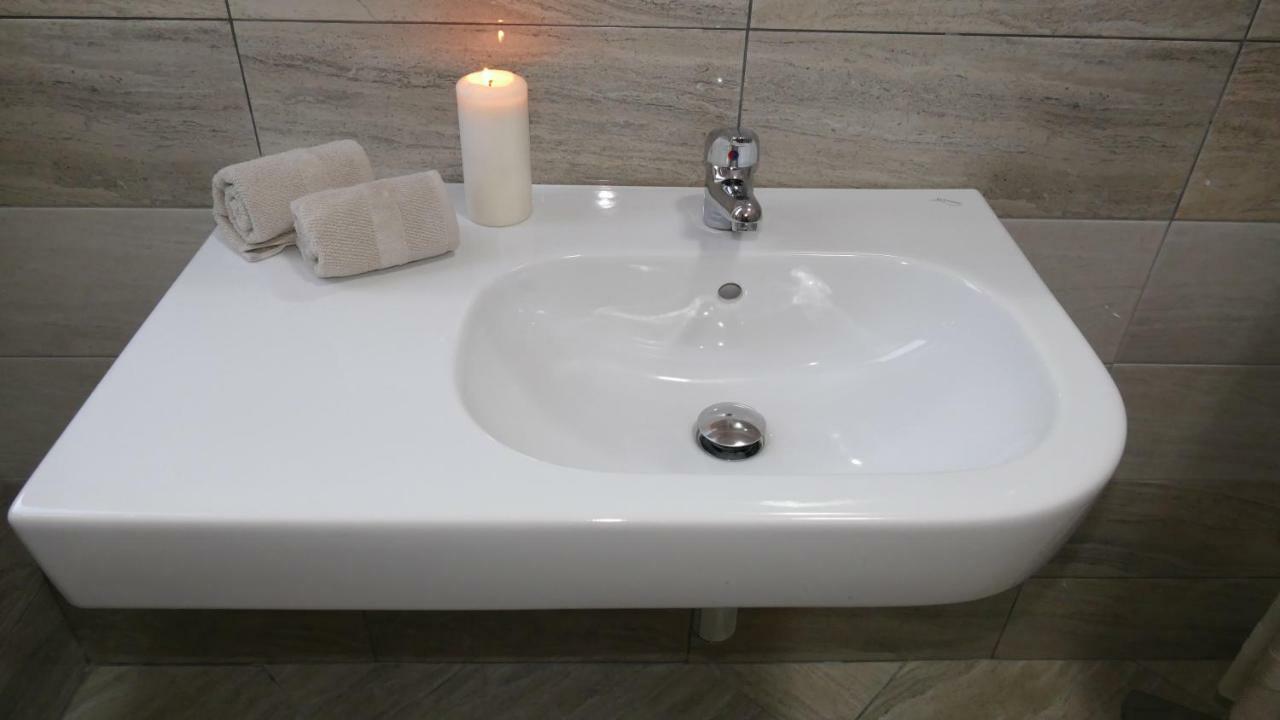 Cairoli Exclusive Rooms & Suite 브린디시 외부 사진